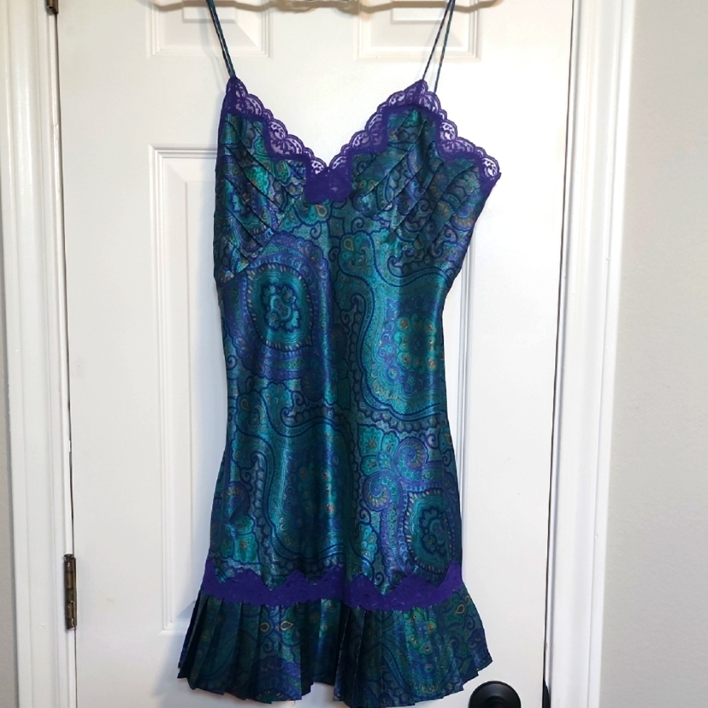 Victorias Secret Gold Label Paisley Peacock Print Lace Nightgown Slip Medium​​
